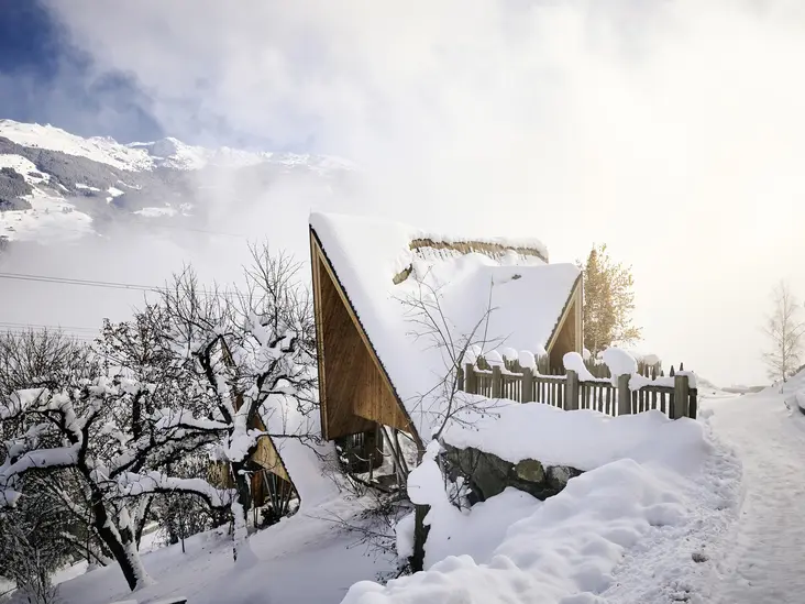 Aussenansicht Winter Baumhäuser | TreeLofts | Schnee | HochLeger Luxus Refugium