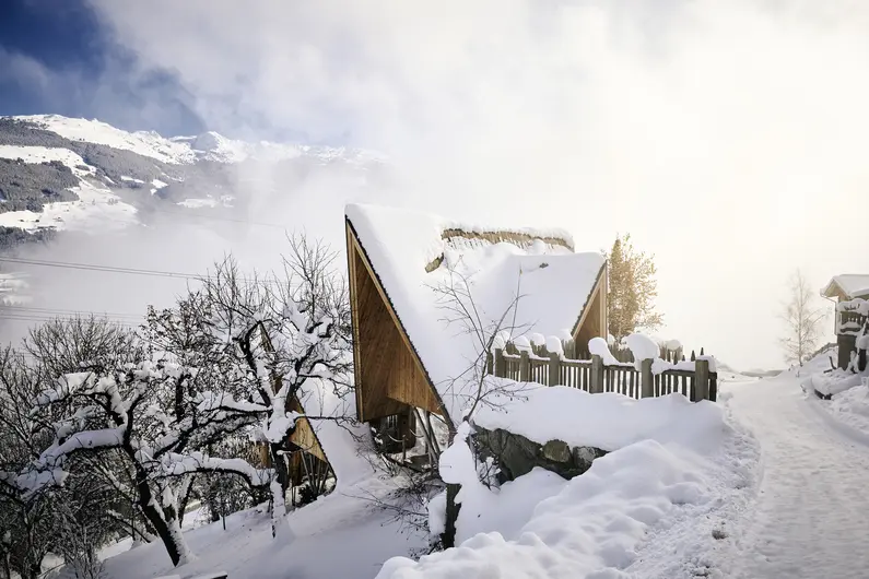 Aussenansicht Winter Baumhäuser | TreeLofts | Schnee | HochLeger Luxus Refugium